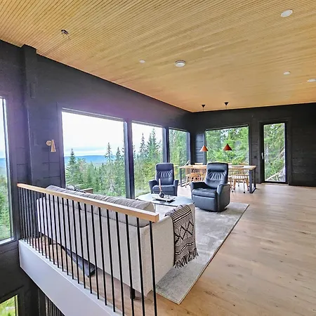 Villa Tykkykettu Iso-syoetteen Rinteessae *