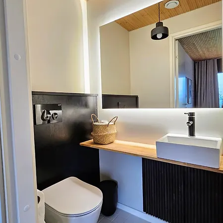 Tykkykettu Iso-syoetteen Rinteessae Villa