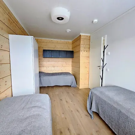 Villa Tykkykettu Iso-syoetteen Rinteessae *